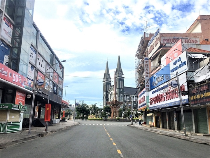 HCM City, southern region lockdown extended by two weeks amid soaring COVID-19 cases - 1