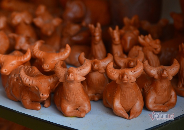 Thanh Ha Pottery Village busy with Tet atmosphere - 4 Thanh Ha Pottery Village busy with Tet atmosphere - 4