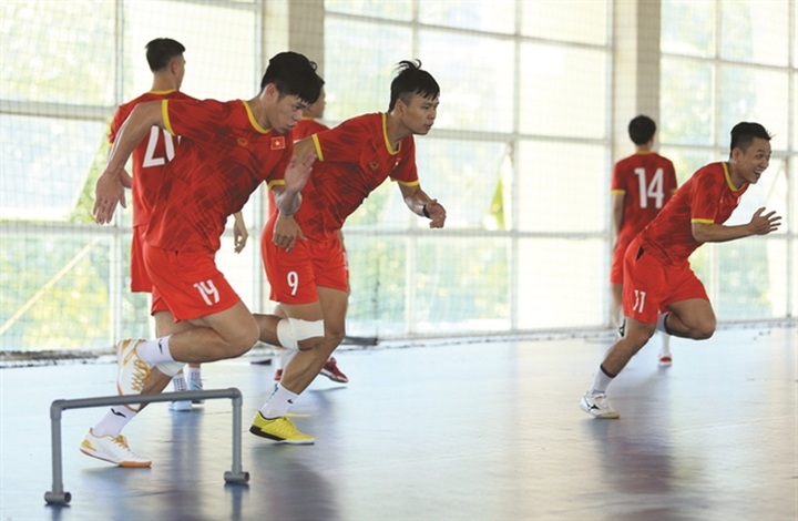 Vietnam futsal team prepare for World Cup - 1
