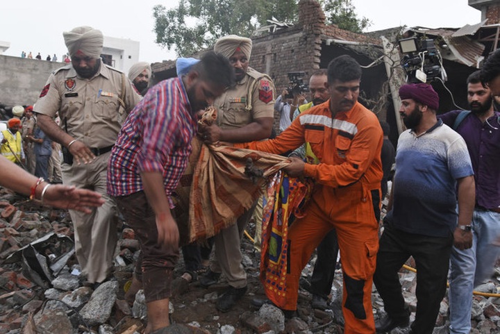 India firework factory blast kills at least 18 - 1