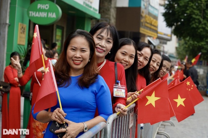 Chinese president Xi Jinping arrives in Hanoi - 3 Chinese president Xi Jinping arrives in Hanoi - 3