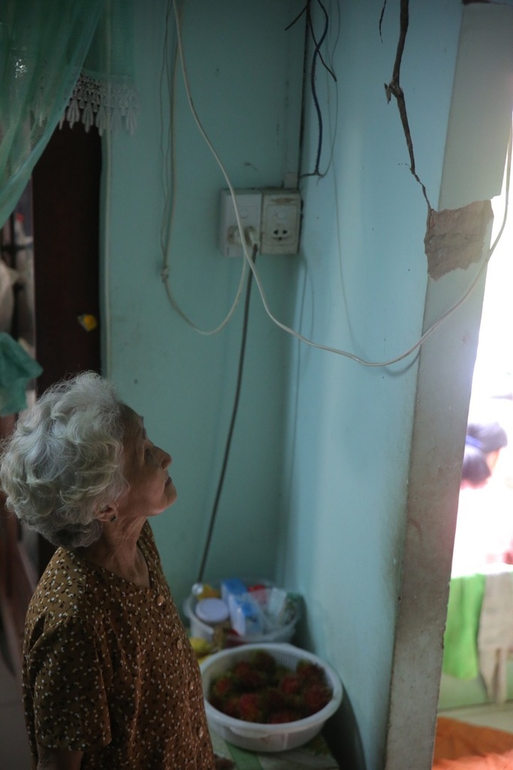 Erosion affects households by HCM City canal - 2 Erosion affects households by HCM City canal - 2