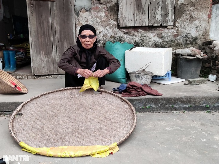 Elderly disabled woman in Haiphong needs help - 2