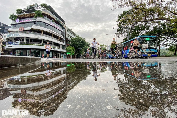 Hanoi suspends public transport to 14 localities - 1