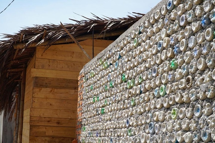 Ly Son house built from plastic bottles - 1
