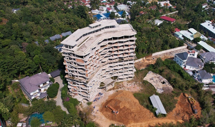 Phu Quoc hotel owner removes illegal 12-floor constructions - 1