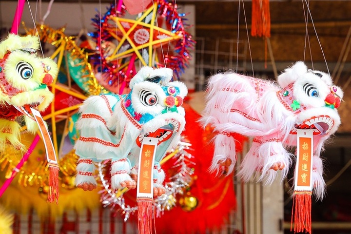 Hanoi street bustles as Mid-Autumn festival nears - 4