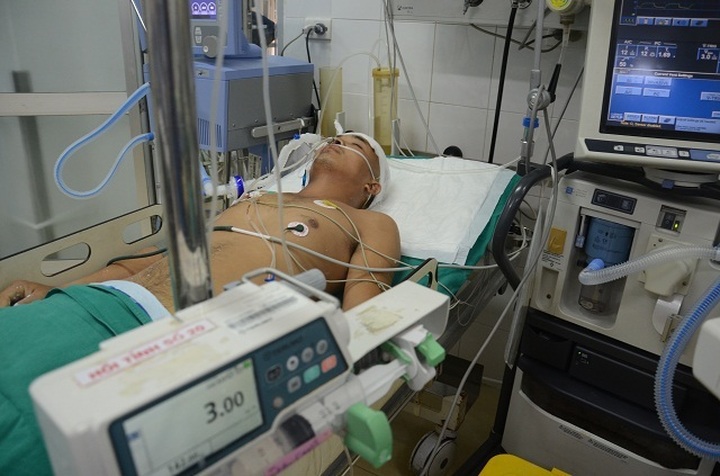 Young man in desperate need of help for hospital treatment - 1 Young man in desperate need of help for hospital treatment - 1