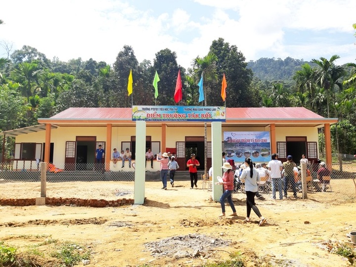 Community helps build school for disadvantaged children - 1 Community helps build school for disadvantaged children - 1