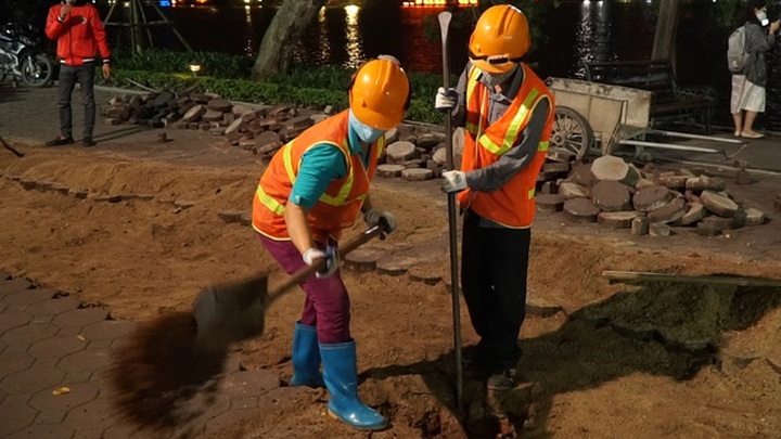 Hoan Kiem Lake surroundings upgraded - 5
