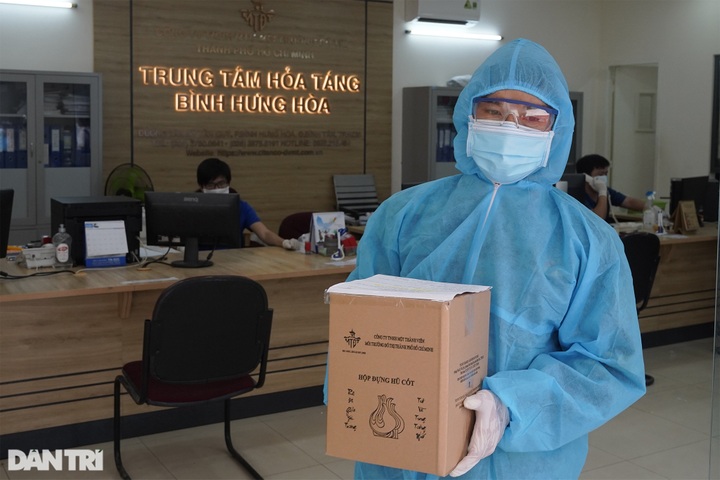 Ho Chi Minh City Military Command supports cremation of Covid-19 deaths - 3