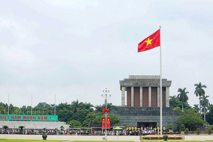 Flag-raising ceremony marks Vietnam's 79th National Day - 5 Flag-raising ceremony marks Vietnam's 79th National Day - 5
