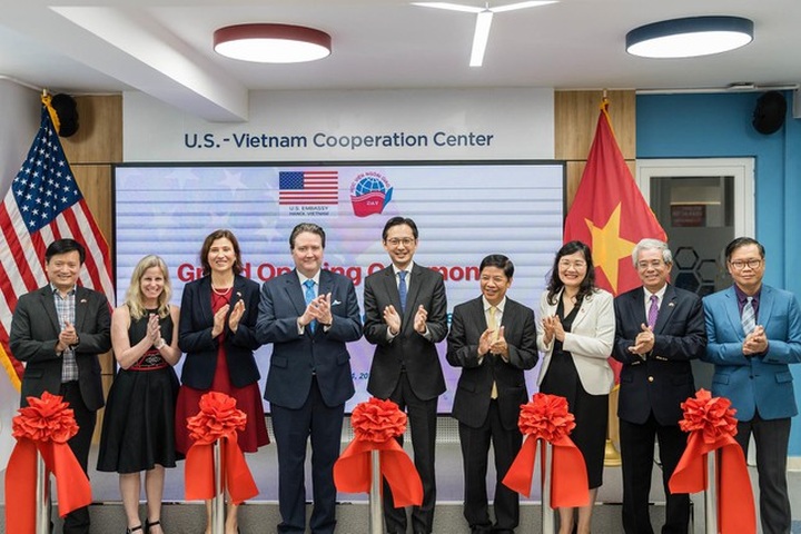 US-Vietnam Cooperation Centre opens in Hanoi - 1
