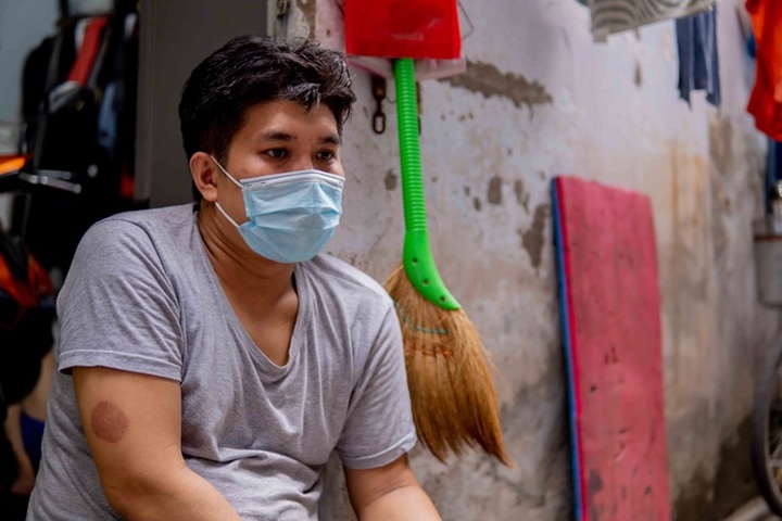 HCM City workers sad wirh low Tet bonuses - 1