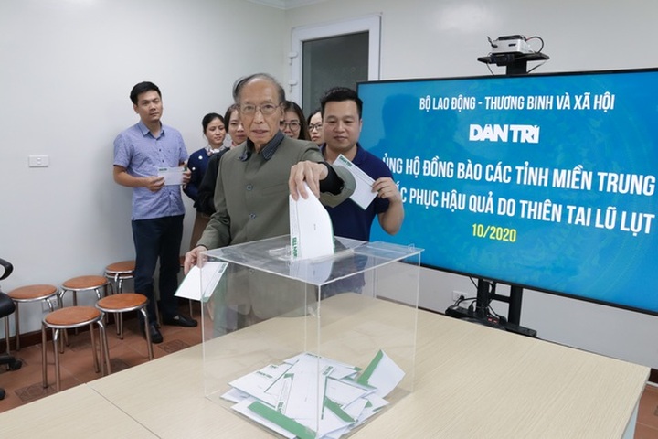 Dantri staff and readers donate to flood victims - 4 Dantri staff and readers donate to flood victims - 4