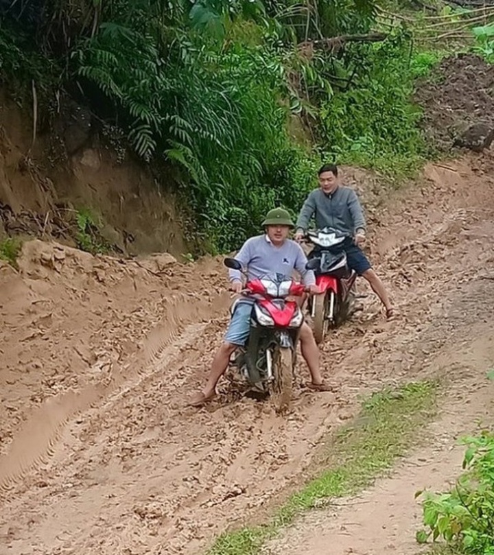 Teacher spends three decades working in mountainous area - 2