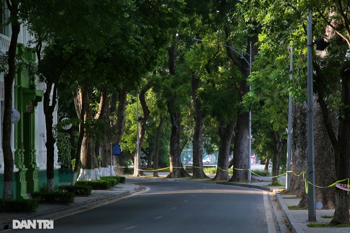 Silent Hanoi during social distancing - 2