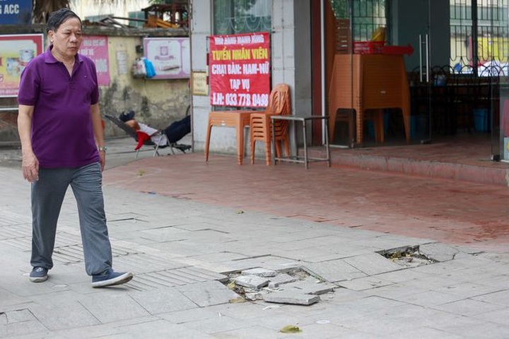 Hanoi pavement deteriorate despite stone paving - 5