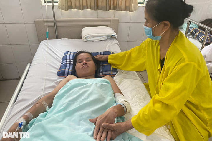 Poor woman seeks help to save seriously-injured daughter - 2