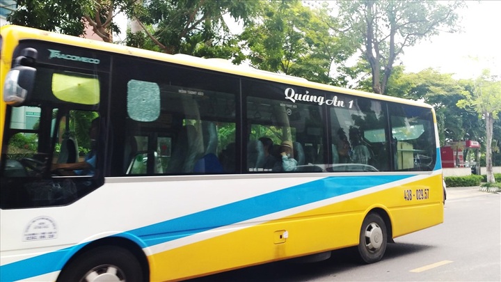 Buses in Danang fail to attract passengers - 1