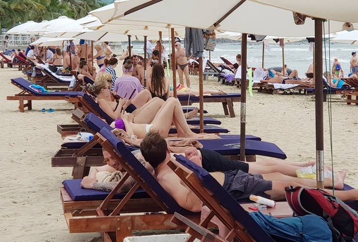 Khanh Hoa targets 3.2 million visitors this year - 1 Khanh Hoa targets 3.2 million visitors this year - 1