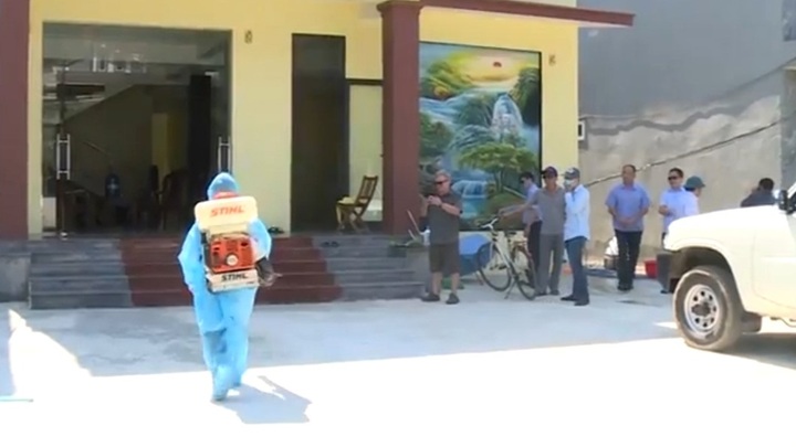 British cave expert quarantined - 1