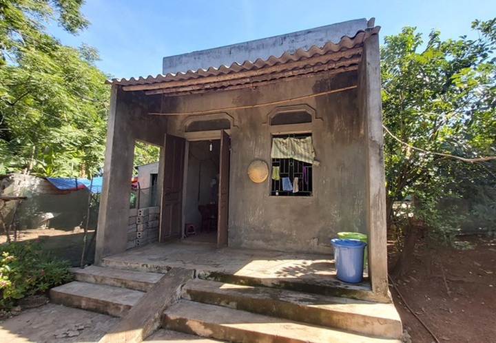 Poor student in Thanh Hoa on verge of death due to heart disease - 2