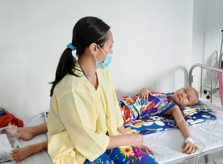 10-year-old boy struggles against leukaemia - 1