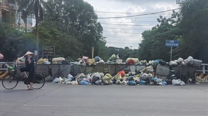 Thai Binh residents hold pollution protest at waste treatment plant - 1