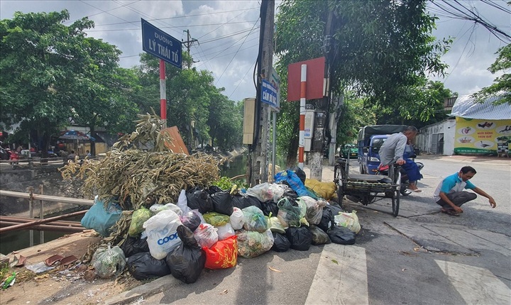Thai Binh residents hold pollution protest at waste treatment plant - 5