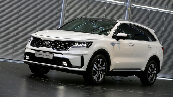 Big discounts offered to boost Vietnam car sales - 1