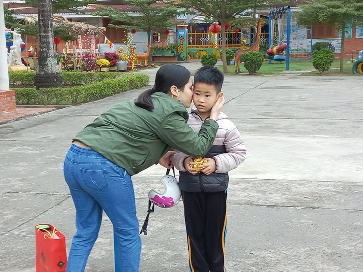 130 children cared by 20 mothers in Hai Phong village - 5