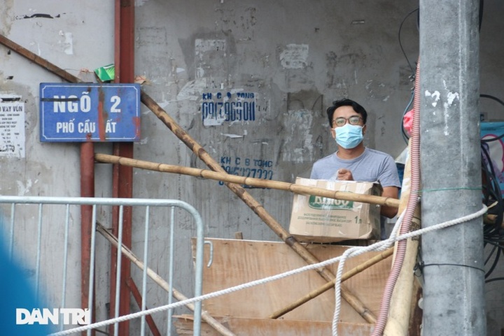 Electric tourist cars support locked-down Hanoi area - 7 Electric tourist cars support locked-down Hanoi area - 7