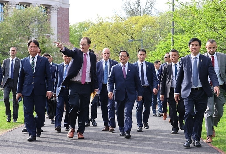 PM attends dialogue on development orientations with Harvard school professors - 1 PM attends dialogue on development orientations with Harvard school professors - 1