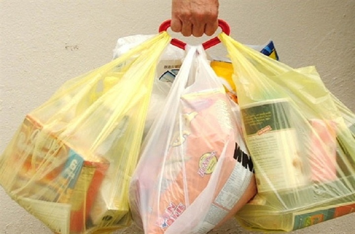 Hanoi to say "No" to nylon bags, plastic products by 2020 - 1 Hanoi to say "No" to nylon bags, plastic products by 2020 - 1
