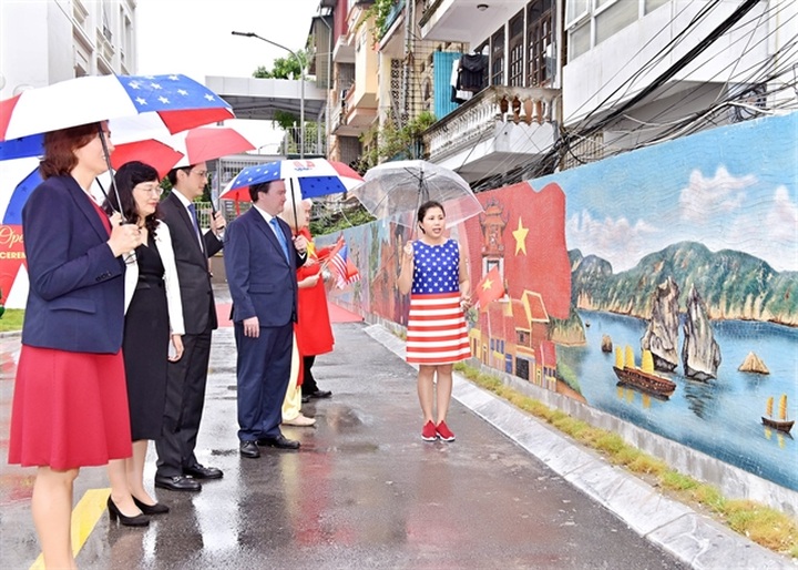 Mural depicting Vietnam, US’s friendship inaugurated - 2