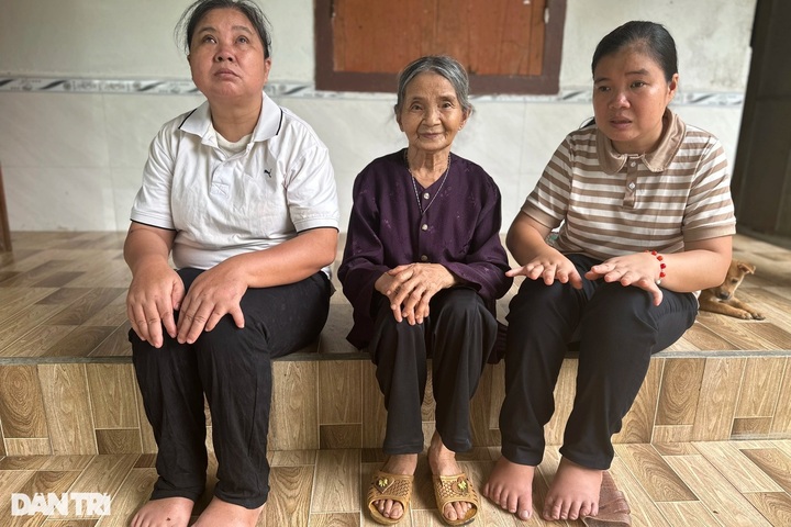 Elderly couple call for help to support disabled daughters - 1