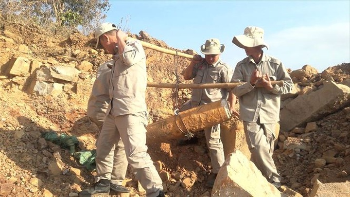 Large bombs found in Quang Tri, Binh Duong provinces - 1