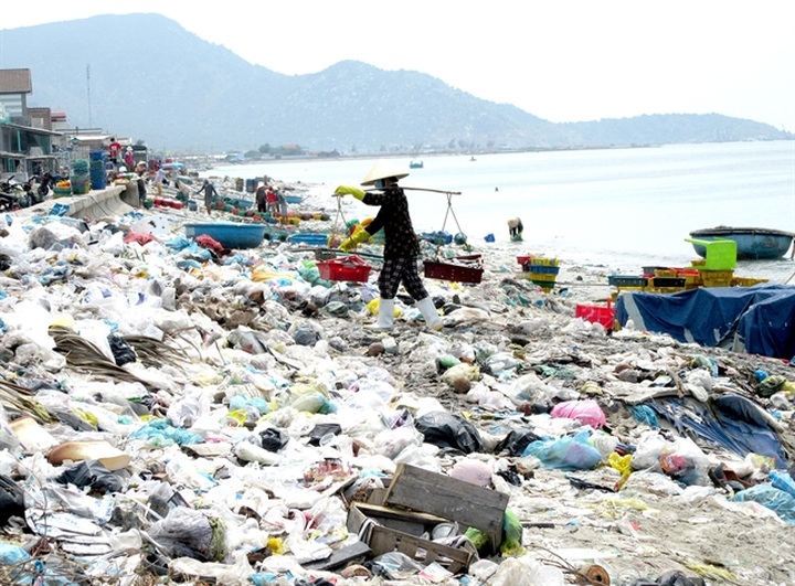 Vietnam discards over three million tonnes of plastic waste a year - 1