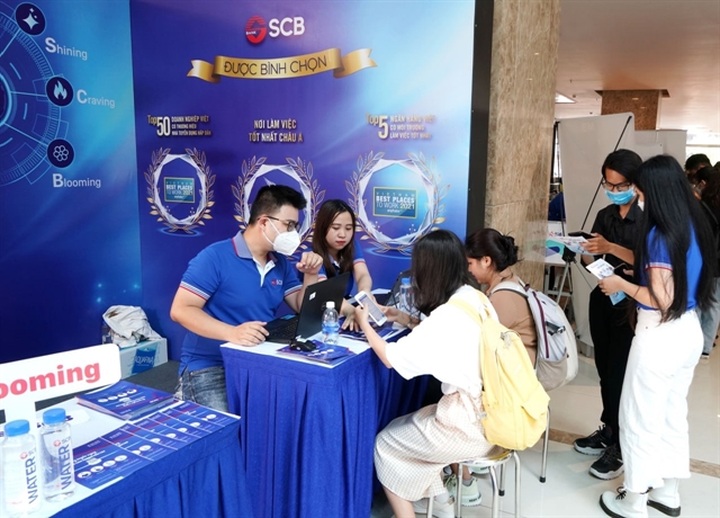 Banks struggle to recruit personnel for digital transformation - 1