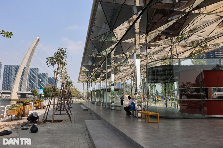 Saigon River Park gets facelift ahead of Tet - 5 Saigon River Park gets facelift ahead of Tet - 5