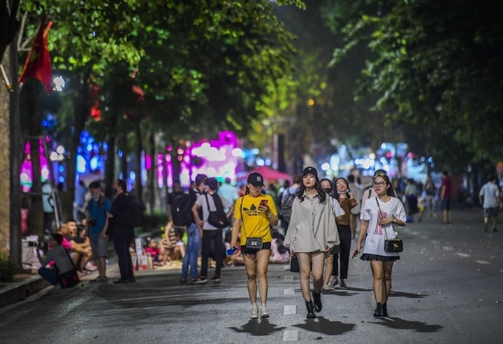 Hanoi extends Hoan Kiem pedestrian spaces during holiday - 1