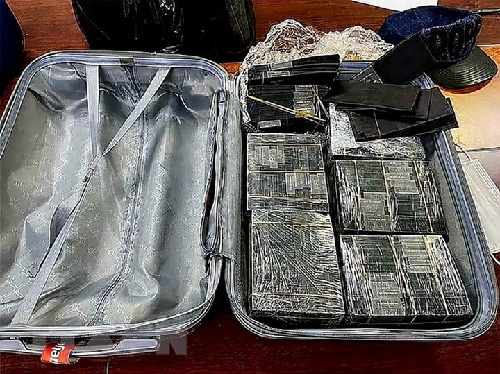 US$1 million in cash seized at HCM City airport - 1 US$1 million in cash seized at HCM City airport - 1