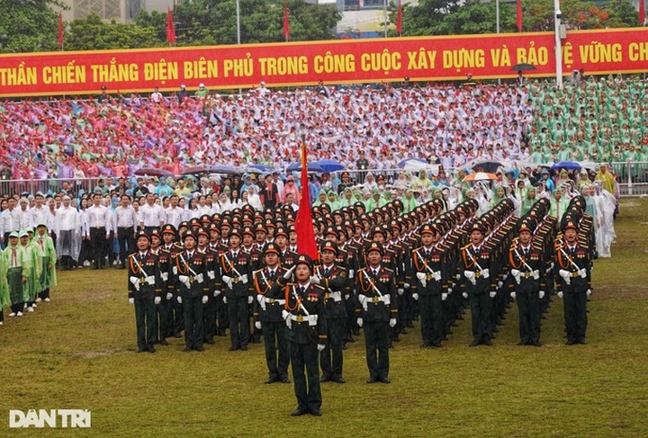 Military parade celebrates 70th Dien Bien Phu Victory anniversary - 3