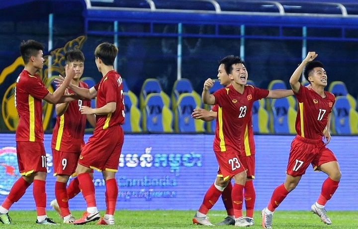 Vietnam advance to semi-finals after narrow win over Thailand - 1