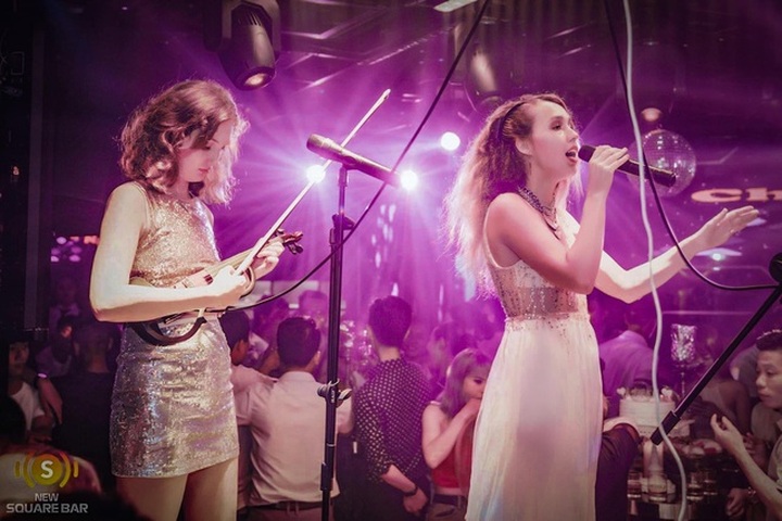 Russian woman collects litter on Phu Quoc beach - 2