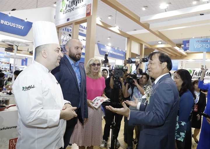 Vietnam Expo attract 500 exhibitors from around the world - 1