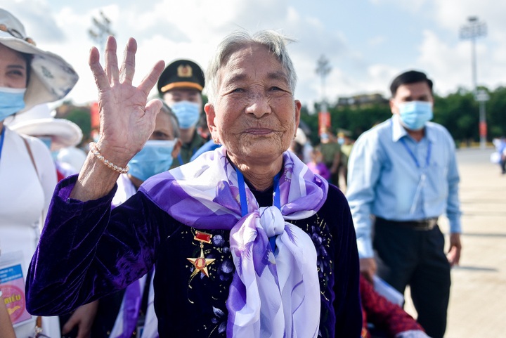 300 Vietnamese Heroic Mothers visit Hanoi - 6