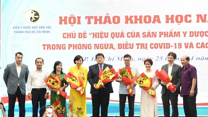 Vietnam approves first traditional medicine to treat COVID-19 - 2