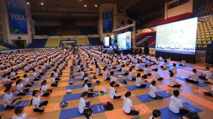 Over 1,500 people participate in "International Yoga Festival - Da Nang 2022" - 1